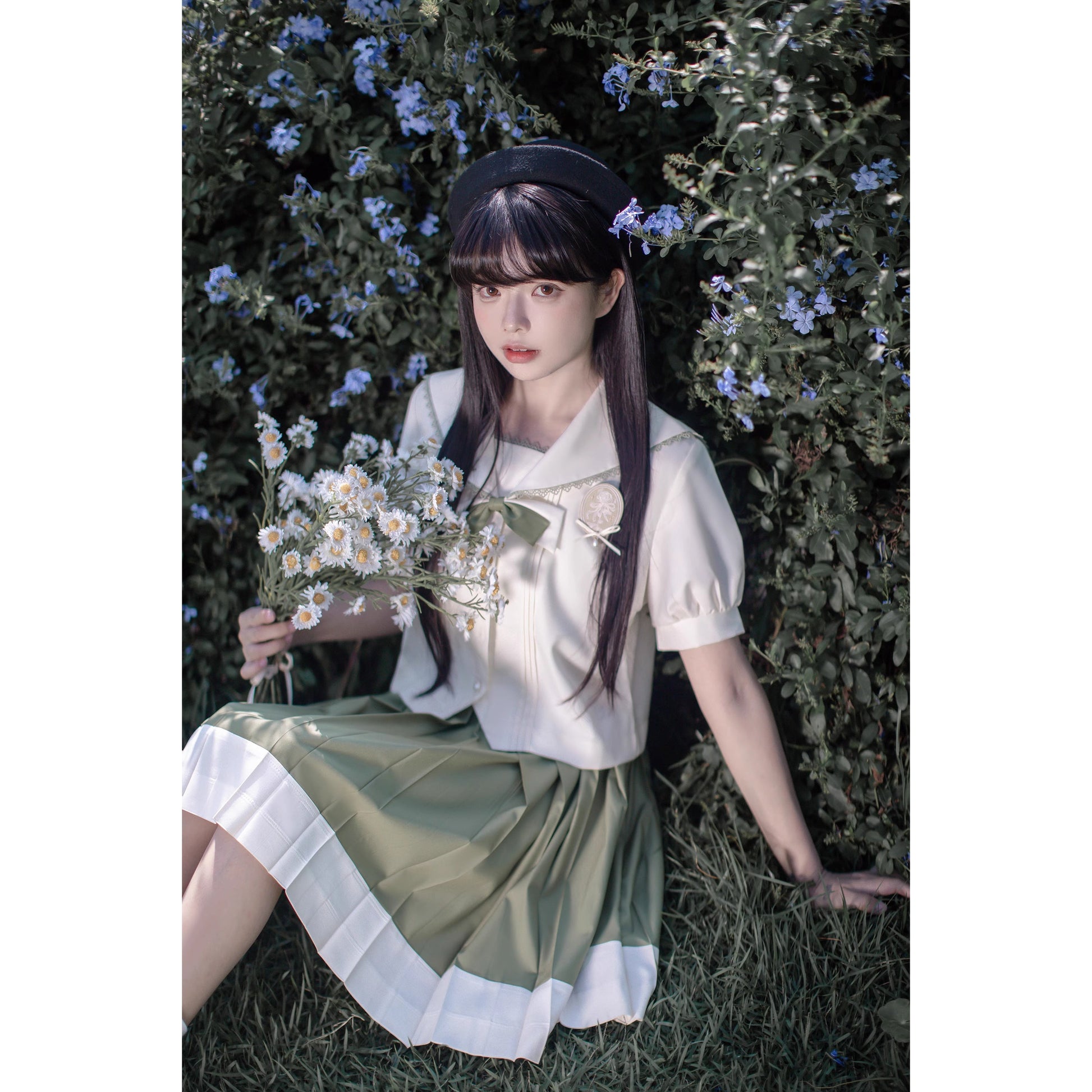 灰緑のお嬢様の文学セーラーブラウスとプリーツスカート