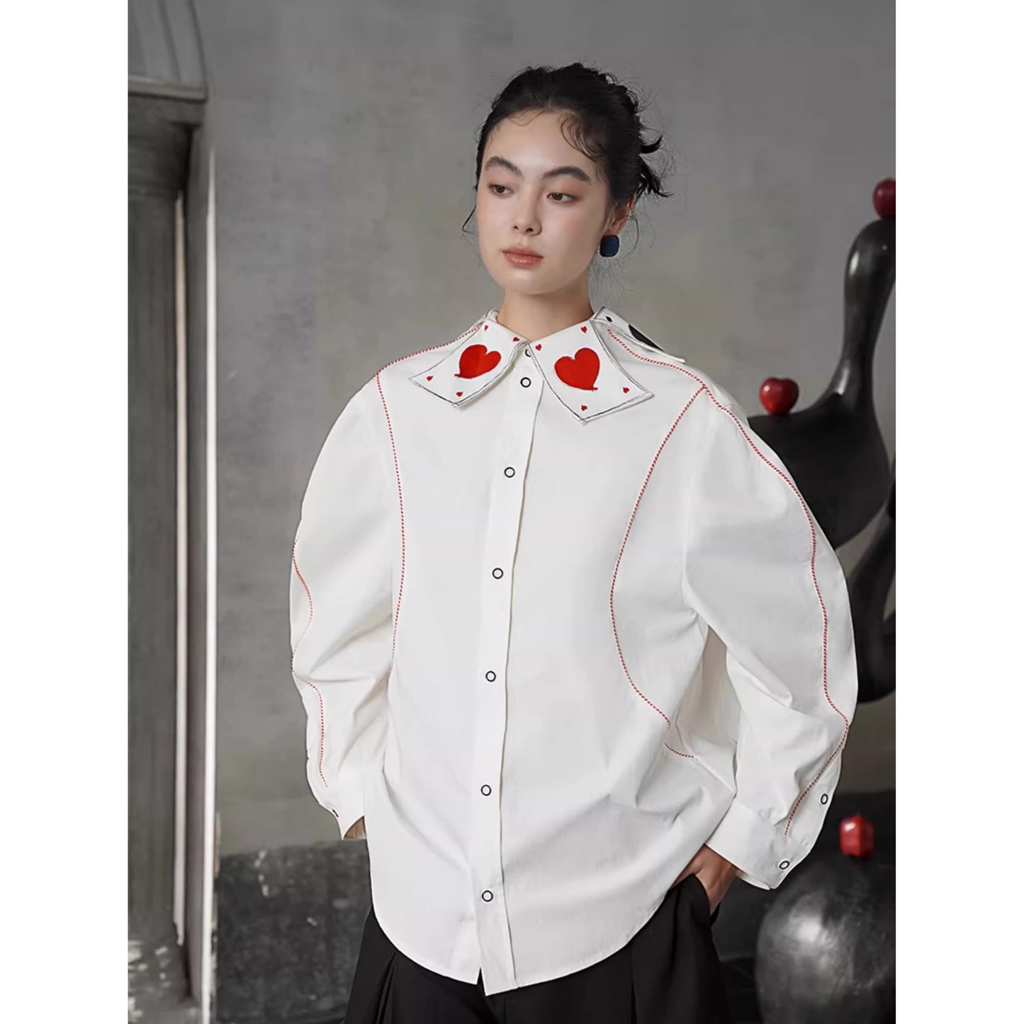 トランプのマークの刺繍ブラウス - White