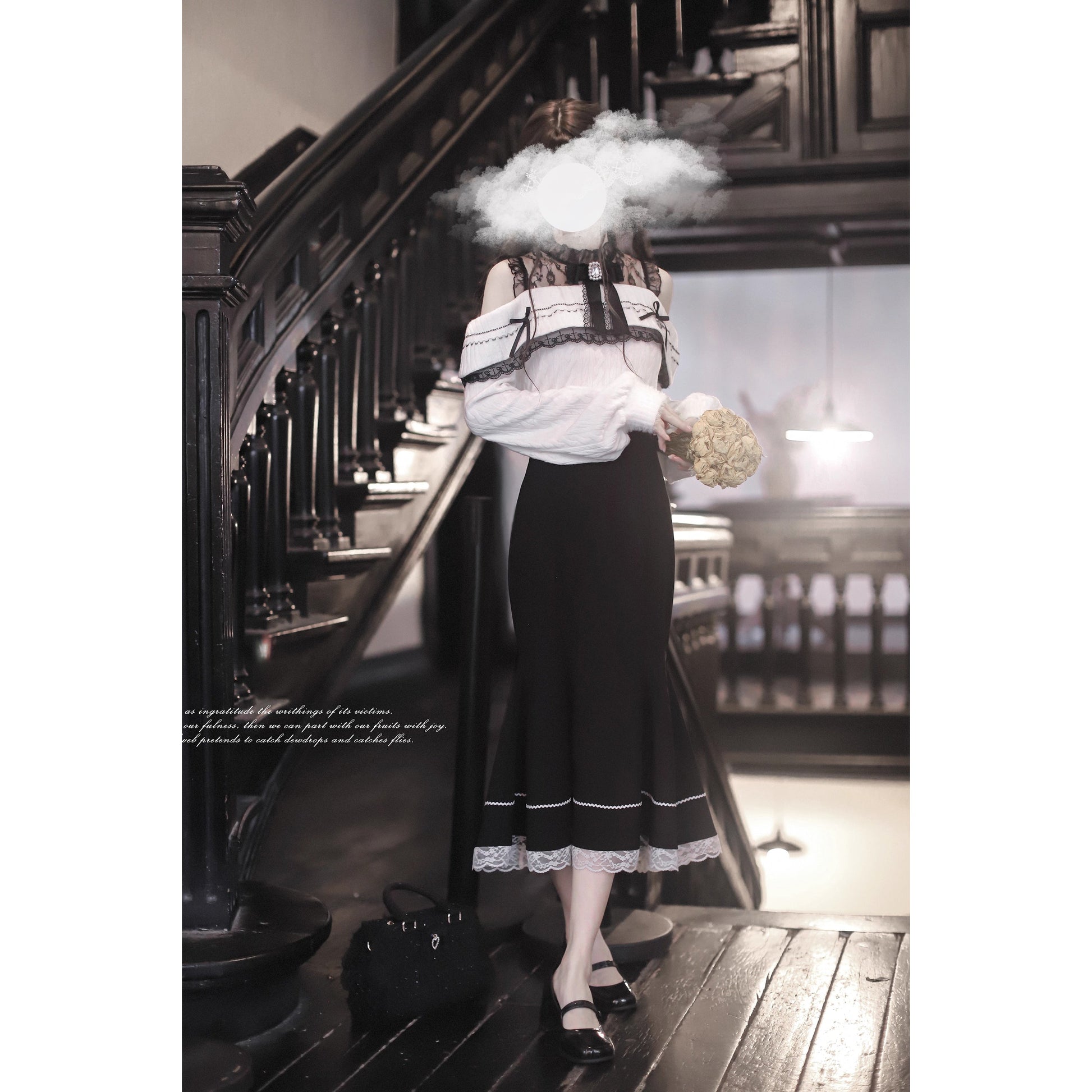 夜会の令嬢のニットトップスとマーメイドスカート