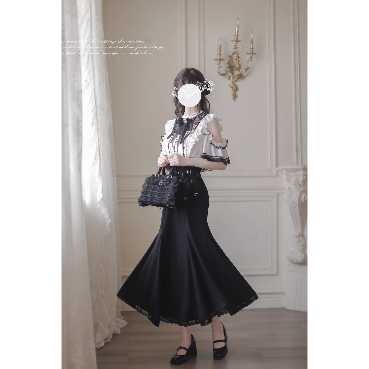 窓辺の令嬢のフリルトップスとコルセットスカート