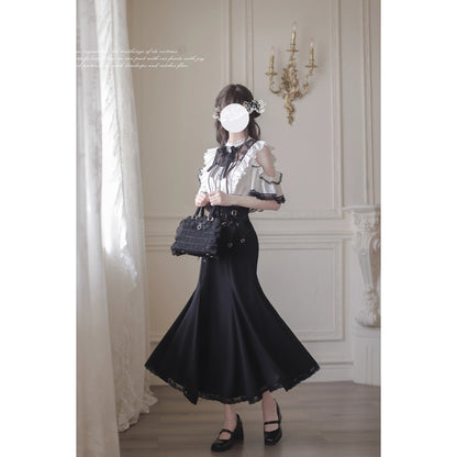 窓辺の令嬢のフリルトップスとコルセットスカート