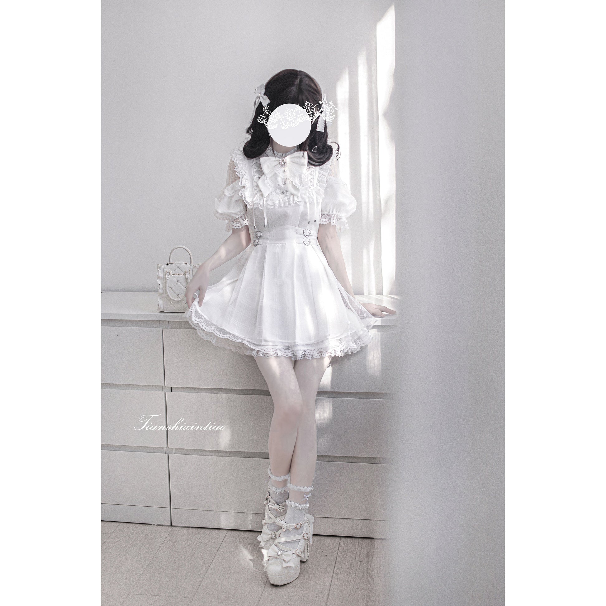 純白の天使の刺繍フリルワンピース