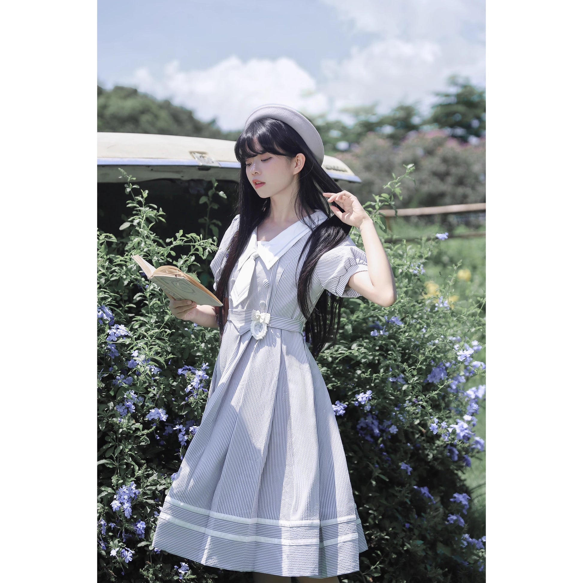 灰青のお嬢様の縦縞クラシカルワンピース