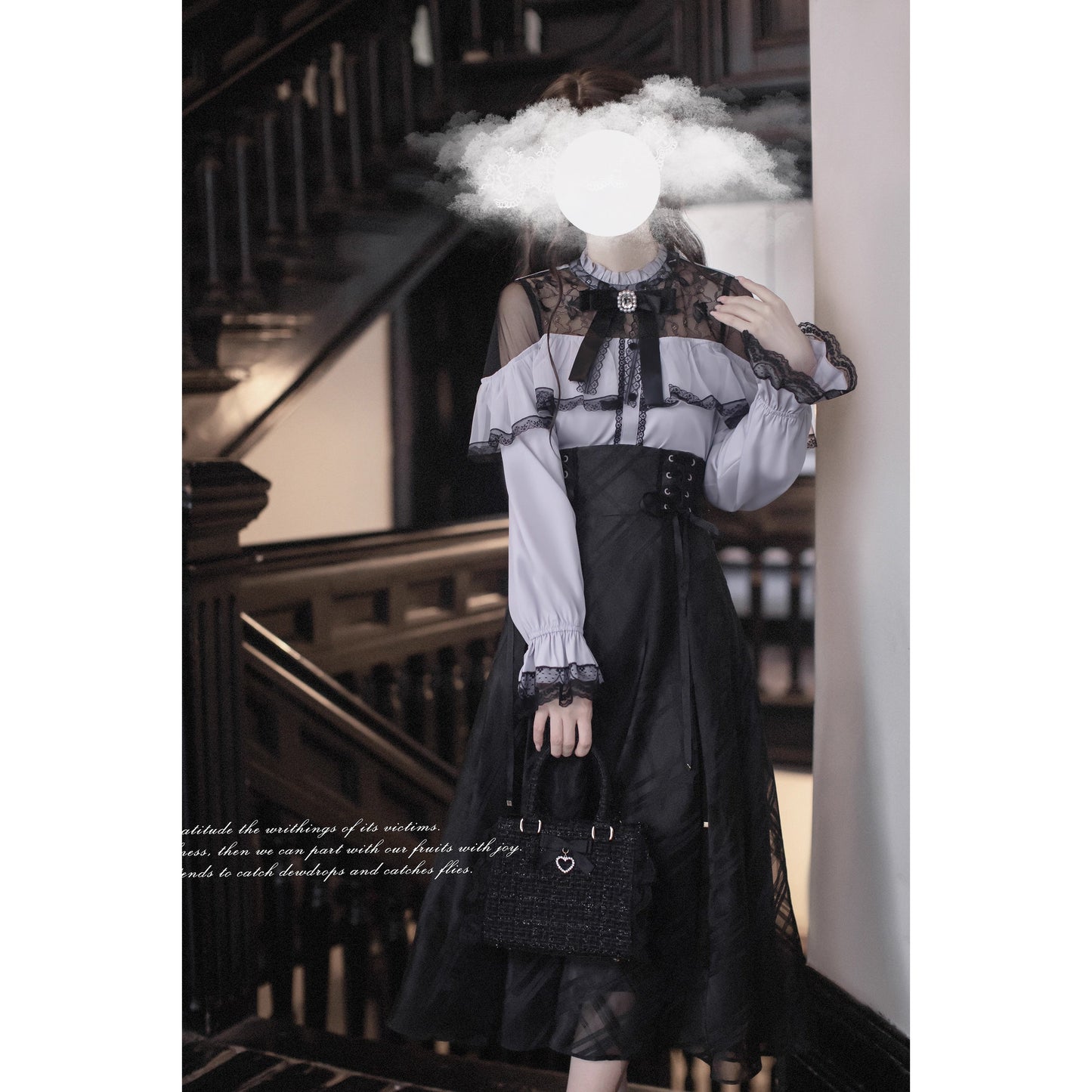 夜会の令嬢のケープトップスとコルセットスカート