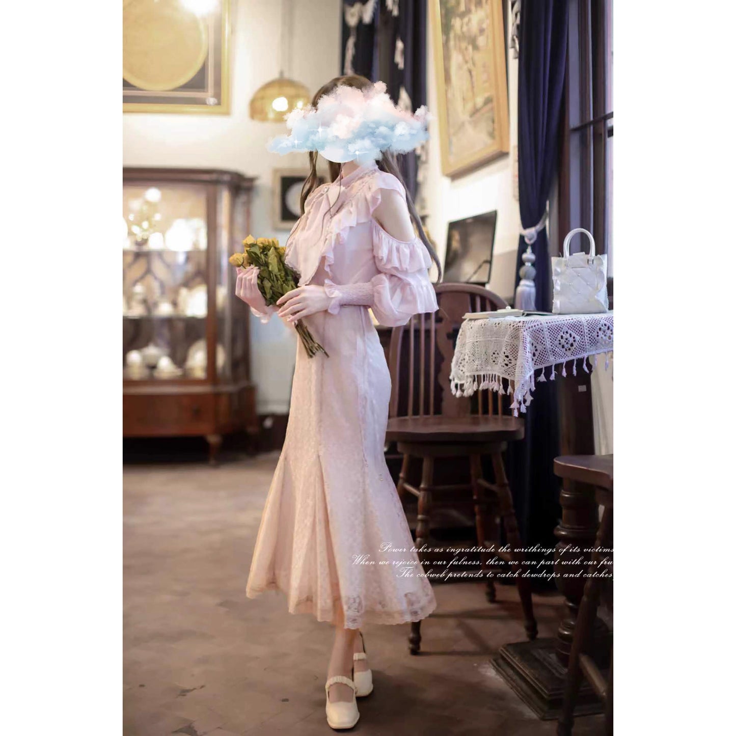 薄桜の令嬢のリボンブラウスとマーメイドスカート