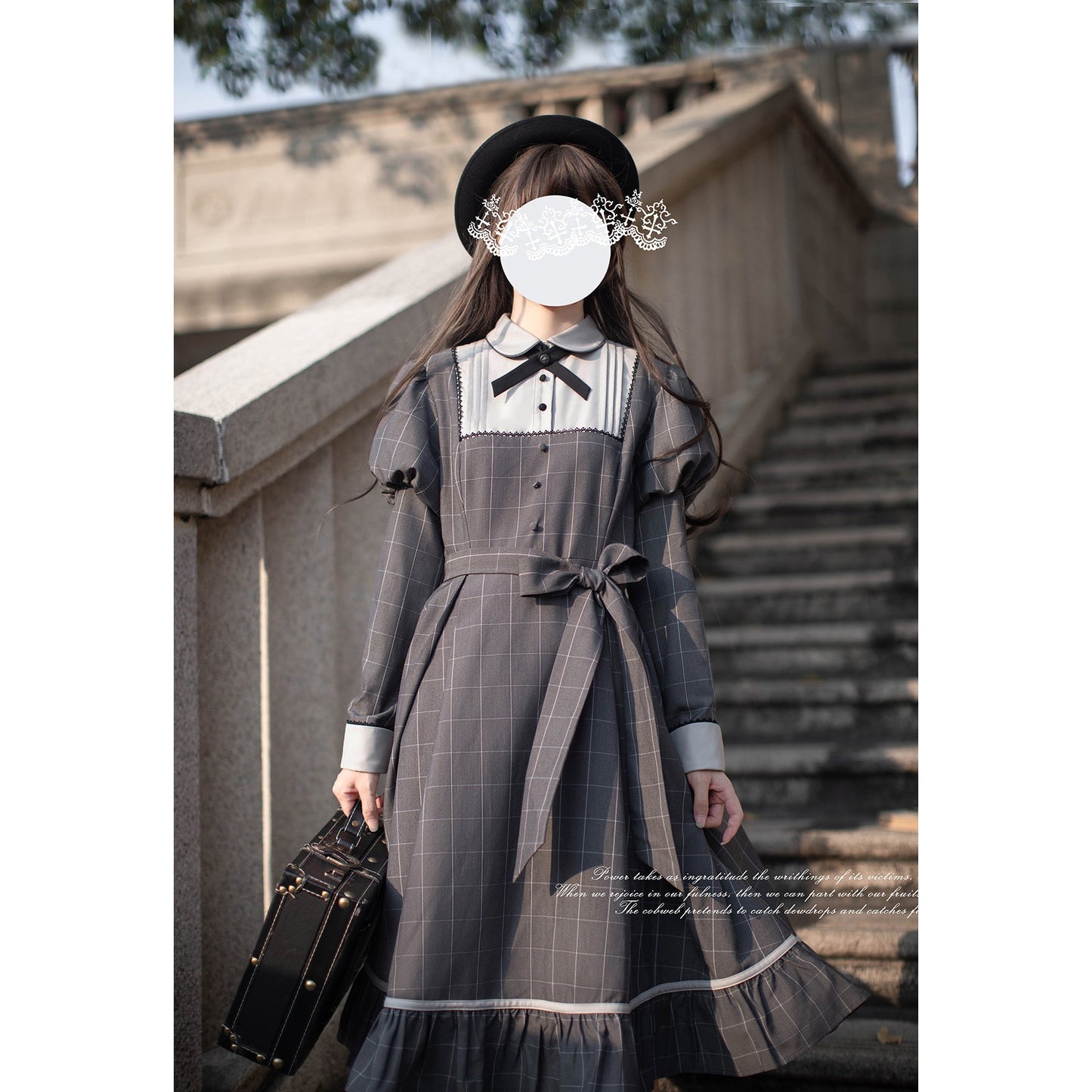 薄墨格子柄のクラシカルワンピース