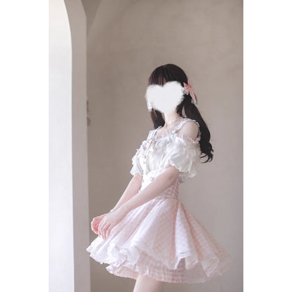 桃色のお嬢様のフリルトップスとコルセットスカート