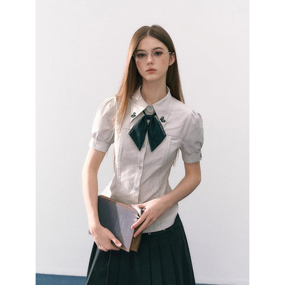 魔法学校の刺繍ジャンパースカートとブラウスとリボンタイ