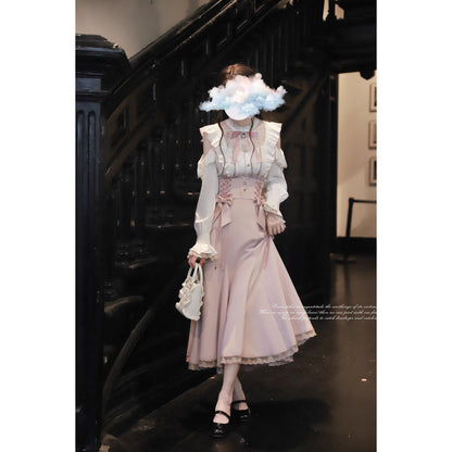桜色の令嬢のフリルトップスとコルセットスカート