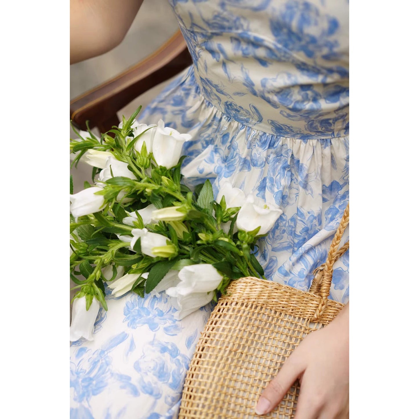 青花の薔薇柄キャミソールワンピース