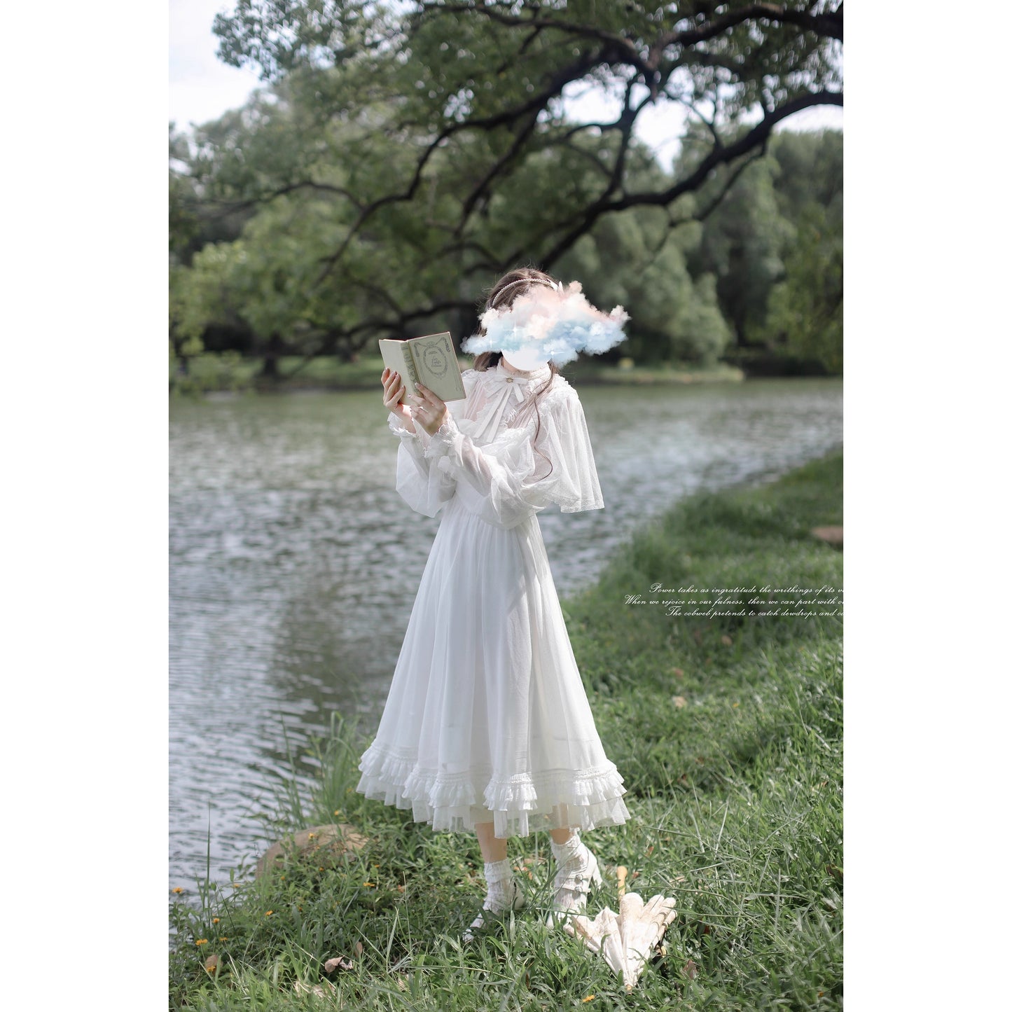 純白のお嬢様のチュールケープワンピース