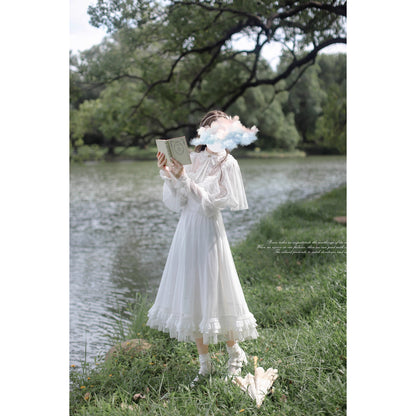 純白のお嬢様のチュールケープワンピース