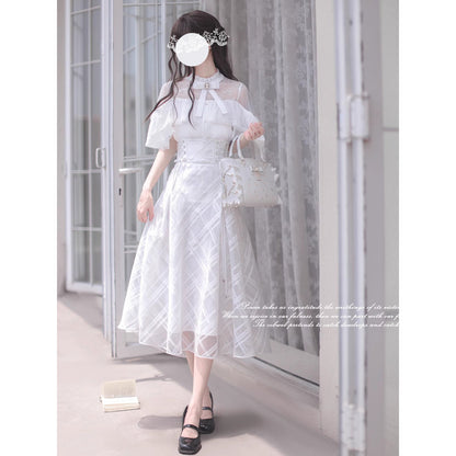 純白の令嬢のケープトップスとコルセットスカート