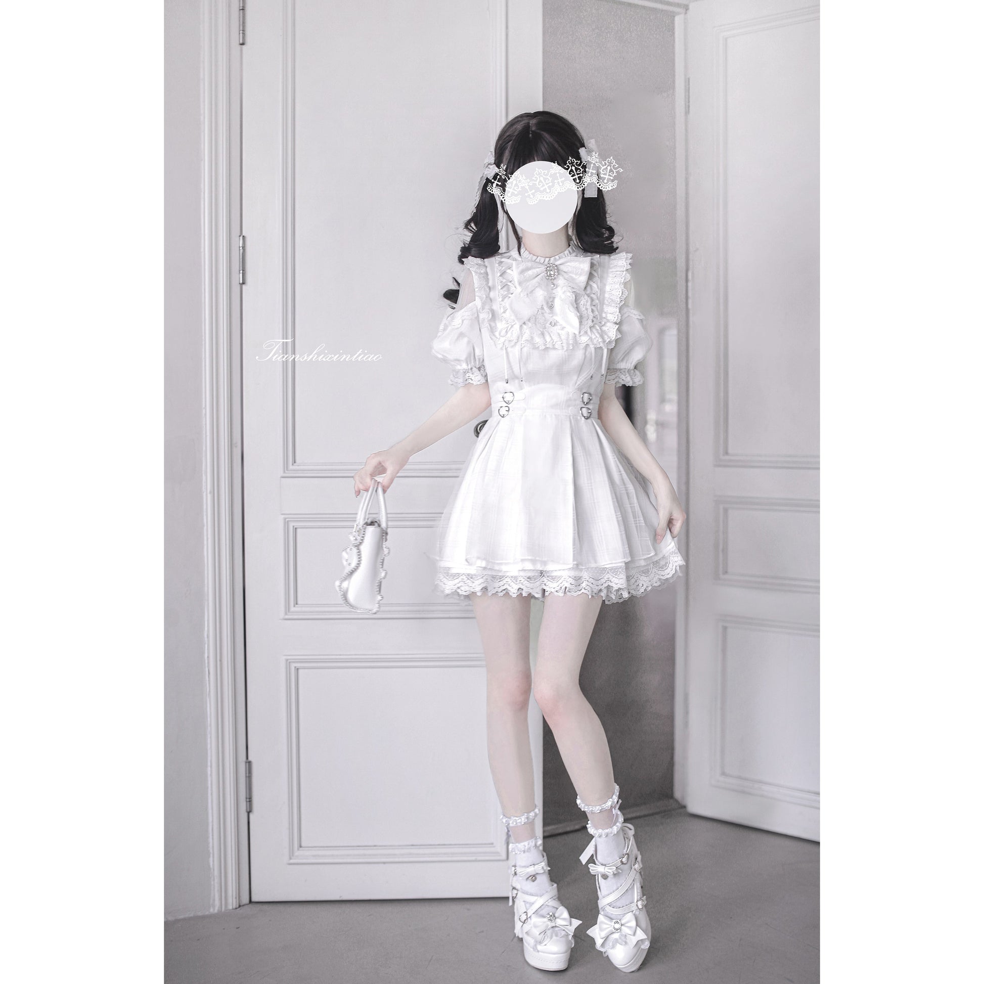 純白の天使の刺繍フリルワンピース