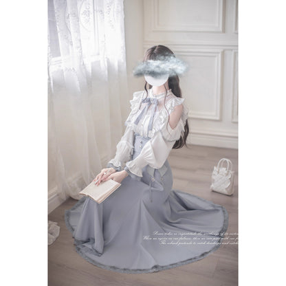 水色の令嬢のフリルトップスとコルセットスカート