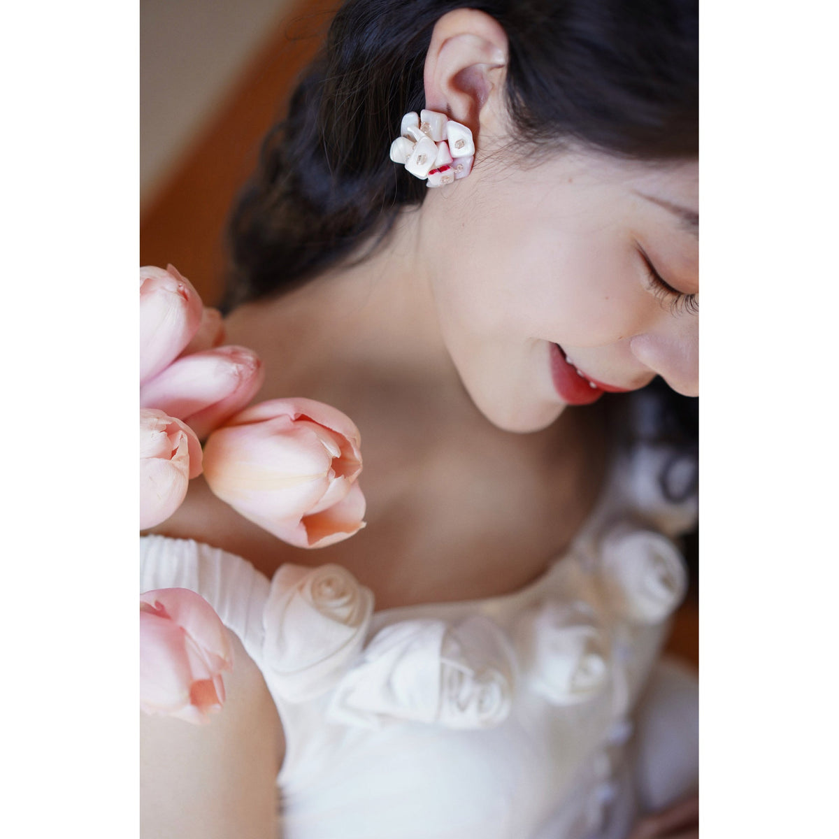 純白の薔薇のヘップバーンワンピース