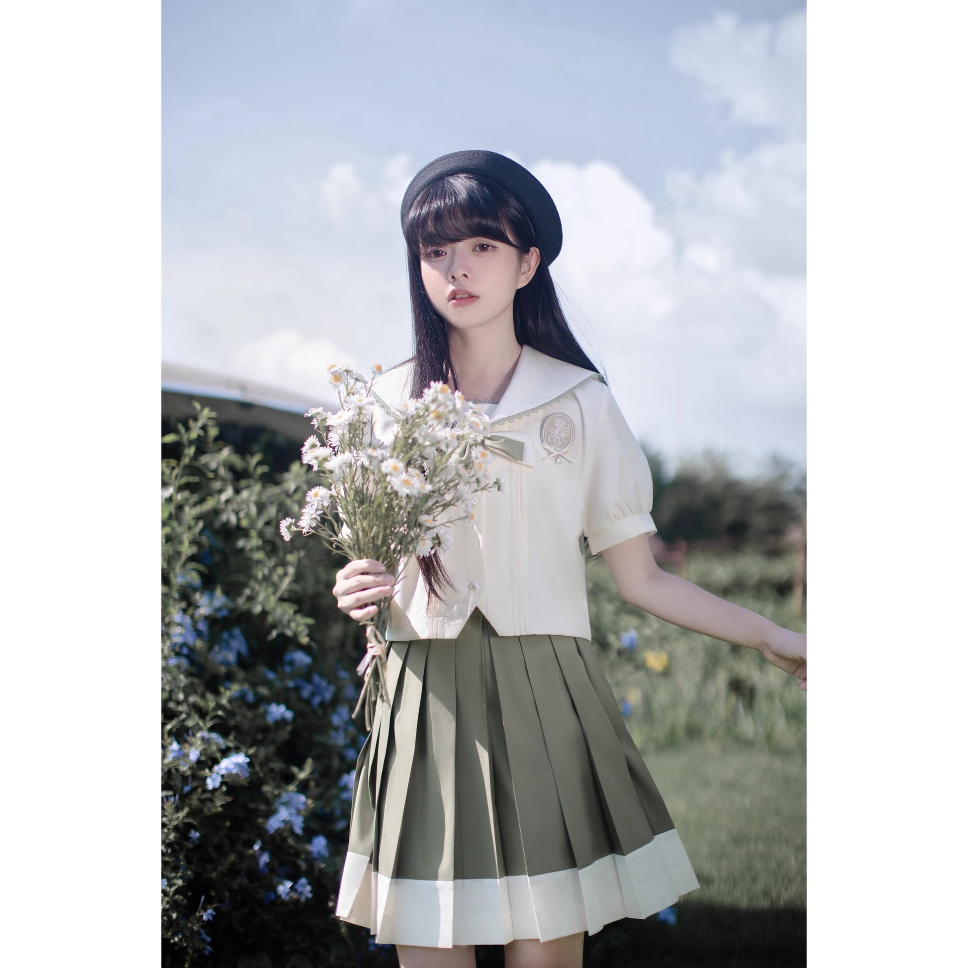 灰緑のお嬢様の文学セーラーブラウスとプリーツスカート