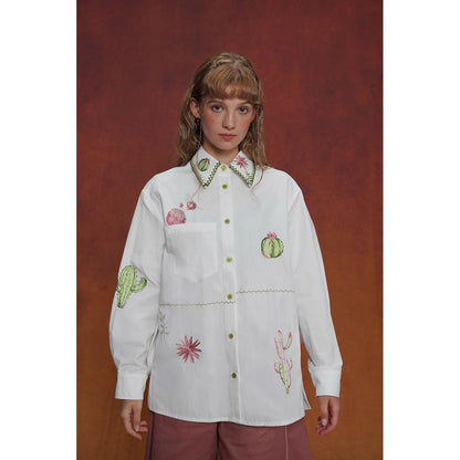 サボテンと花の刺繍ブラウス