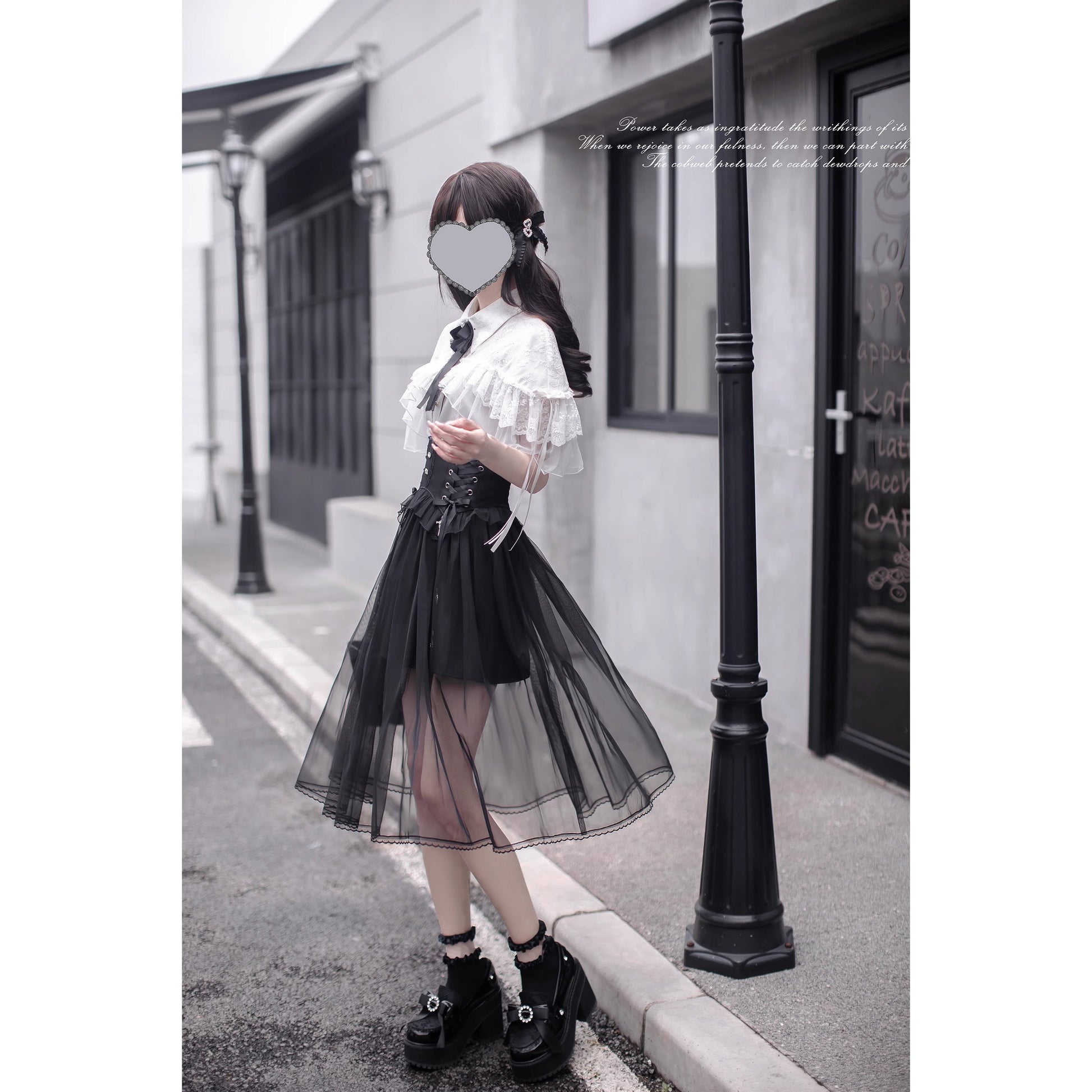 夜曲を奏でるお嬢様のトップスとコルセットチュールスカート