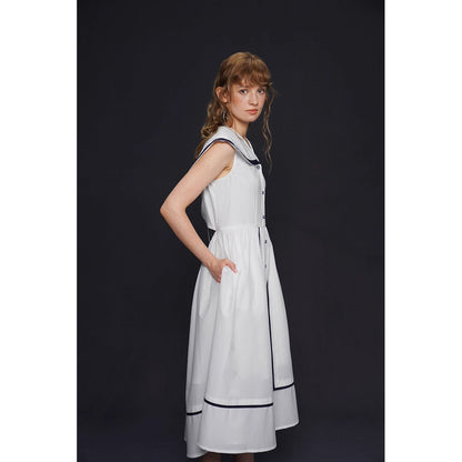 船乗り少女のセーラーワンピース