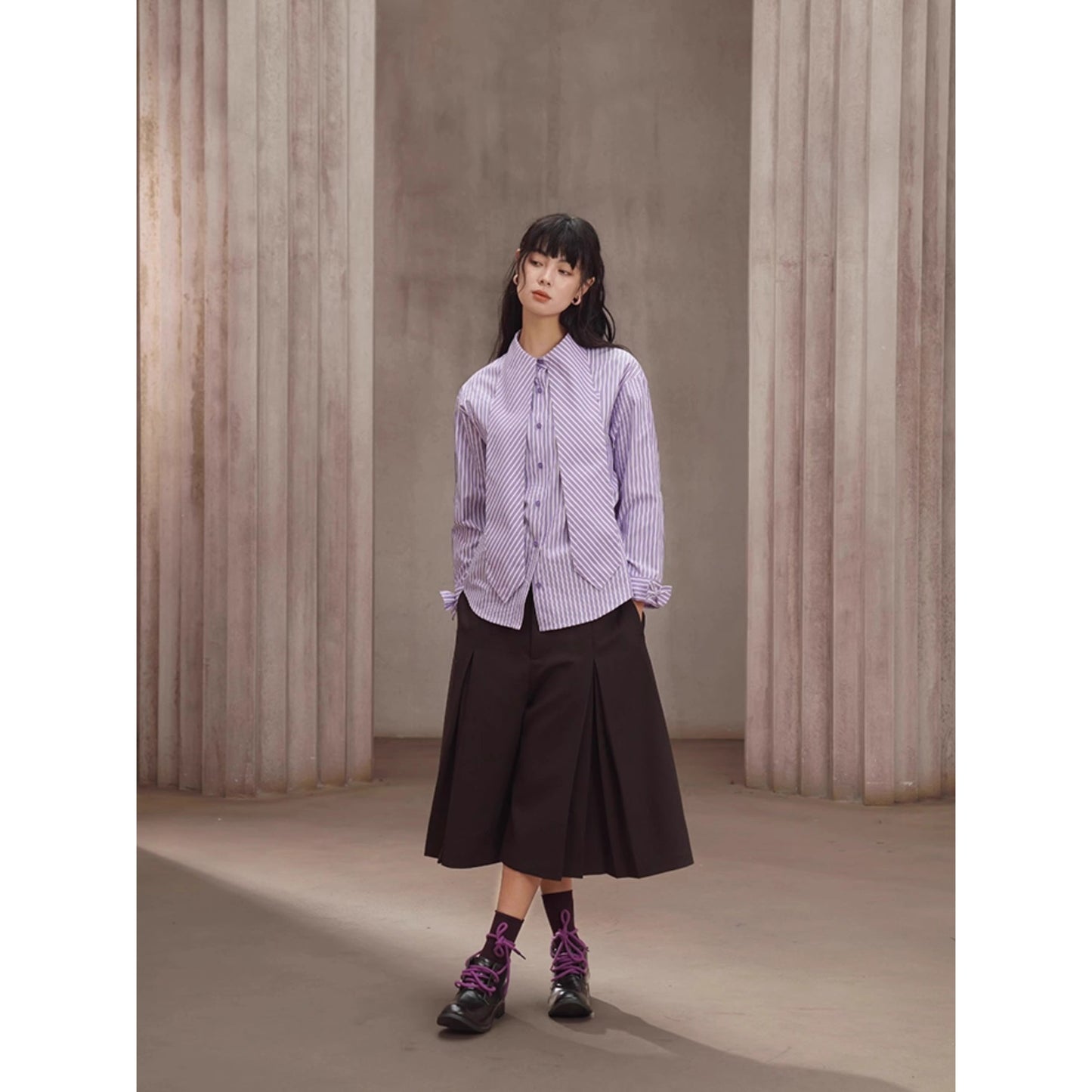 薄紫の縦縞ストライプブラウス