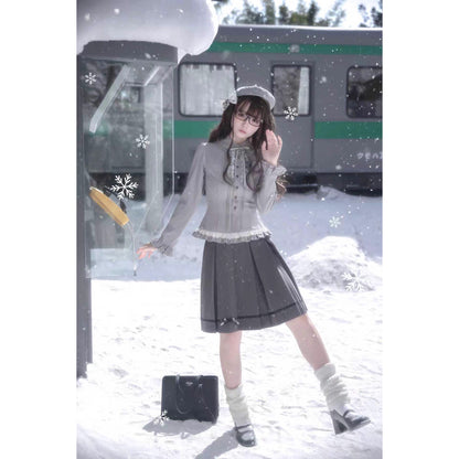 文学令嬢のジャケットとブラウスとプリーツスカート