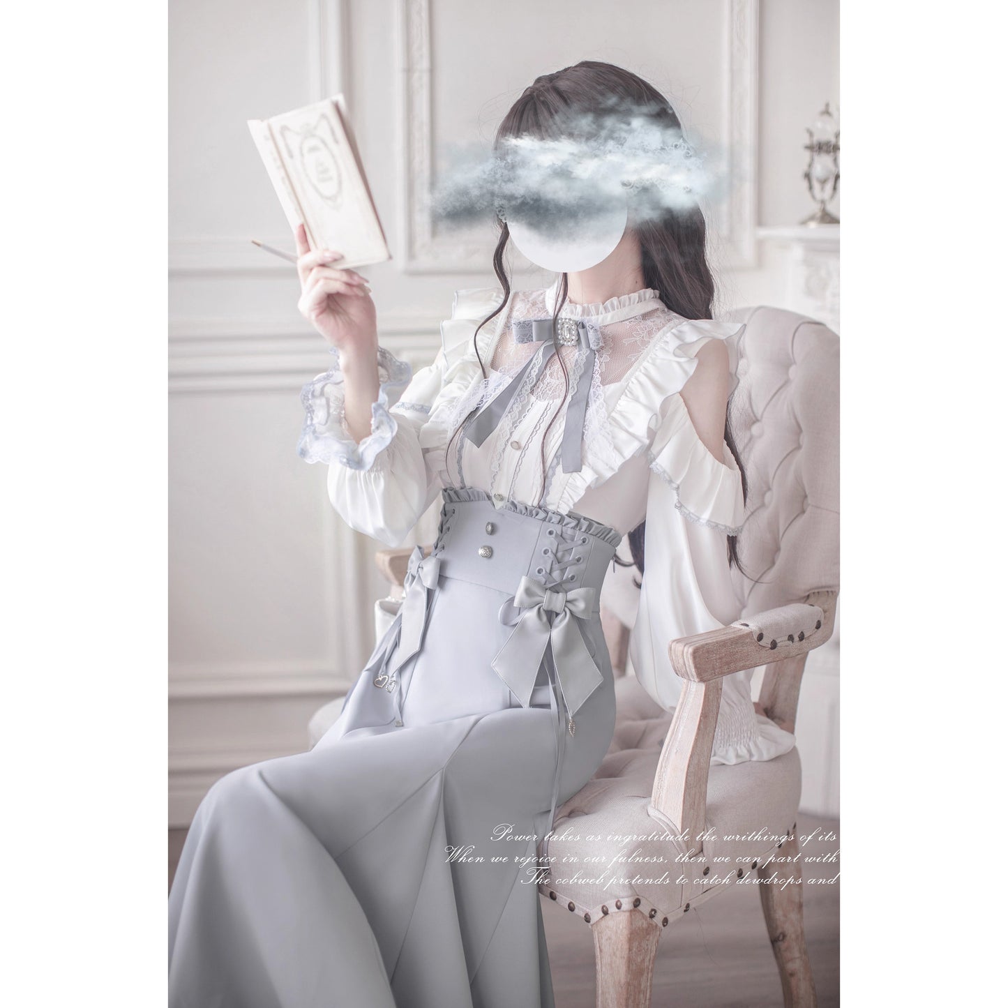 水色の令嬢のフリルトップスとコルセットスカート