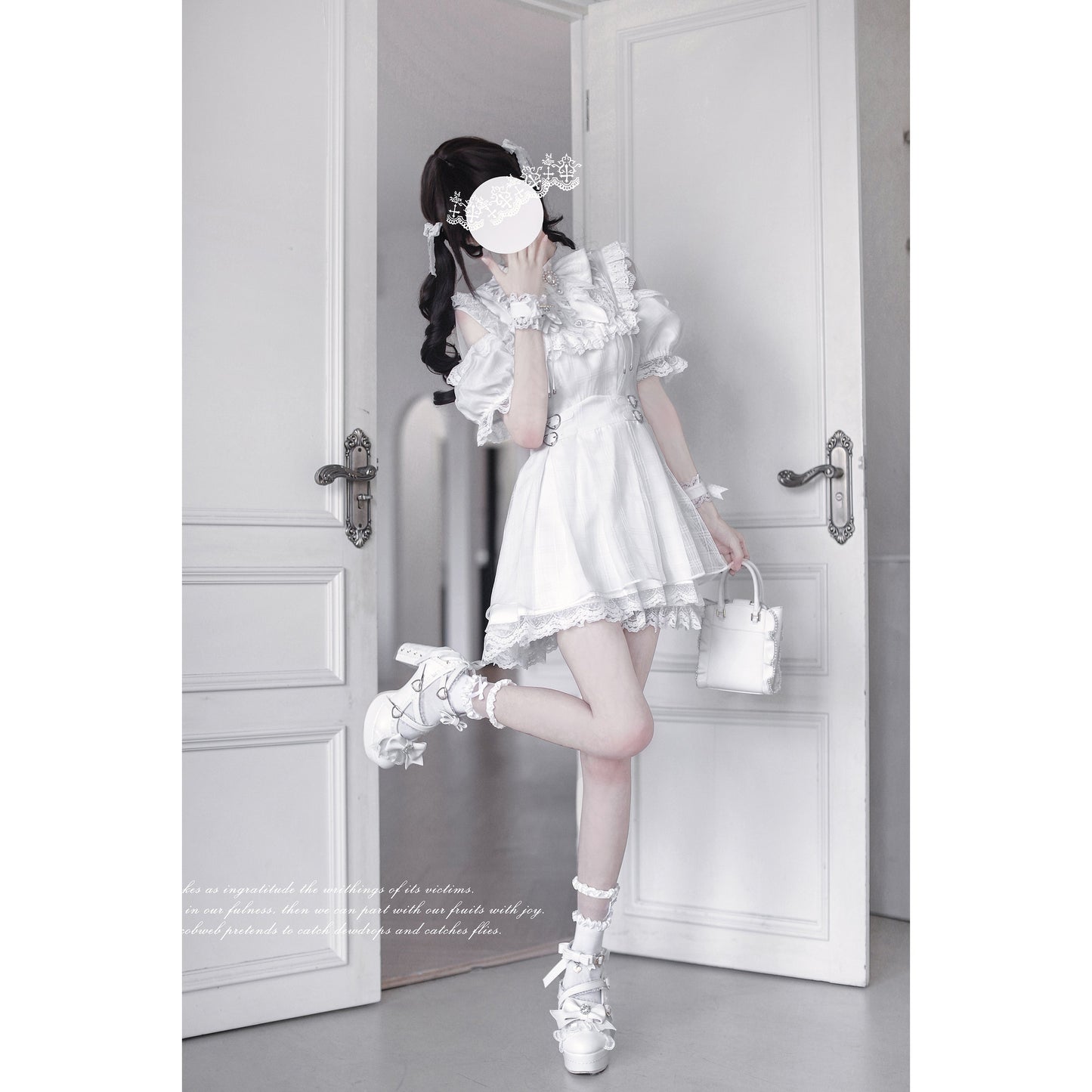 純白の天使の刺繍フリルワンピース