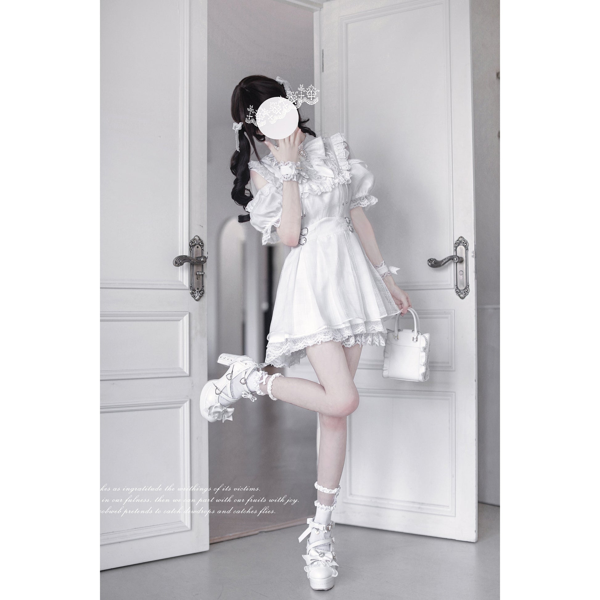 純白の天使の刺繍フリルワンピース