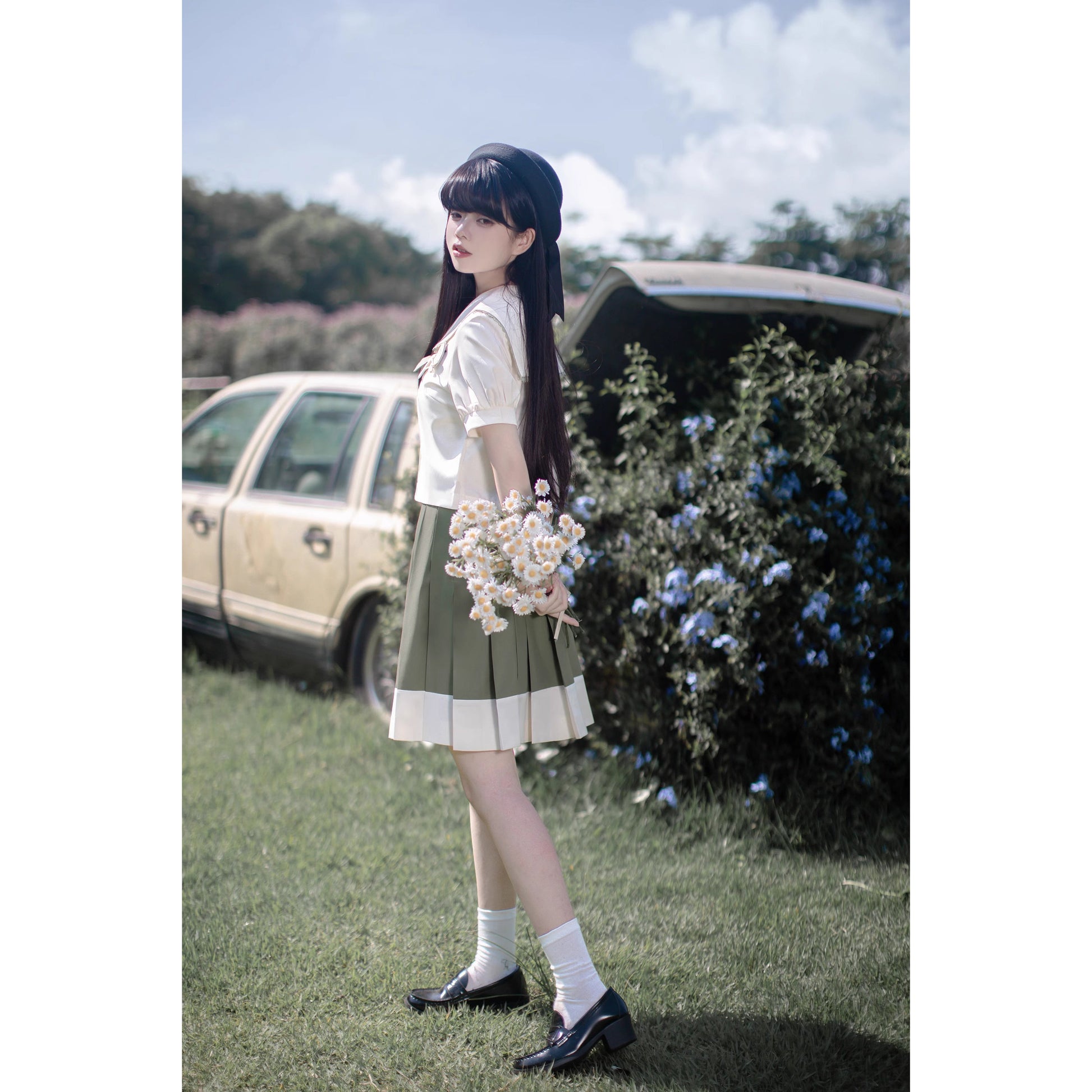 灰緑のお嬢様の文学セーラーブラウスとプリーツスカート