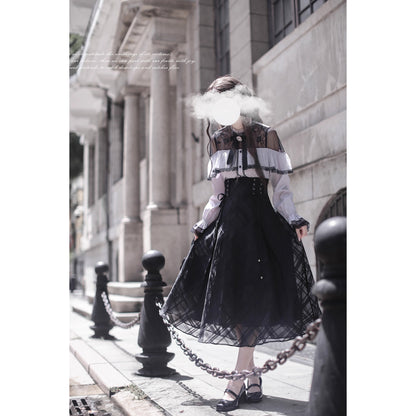 夜会の令嬢のケープトップスとコルセットスカート