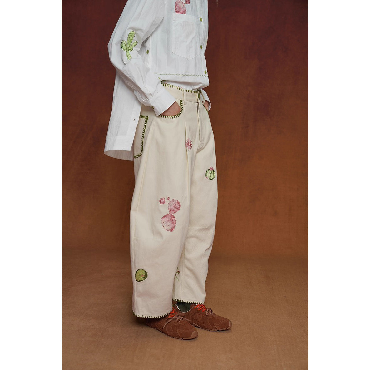 サボテンと花の刺繍ワイドパンツ