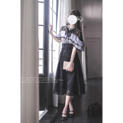 夜会の令嬢のケープトップスとコルセットスカート