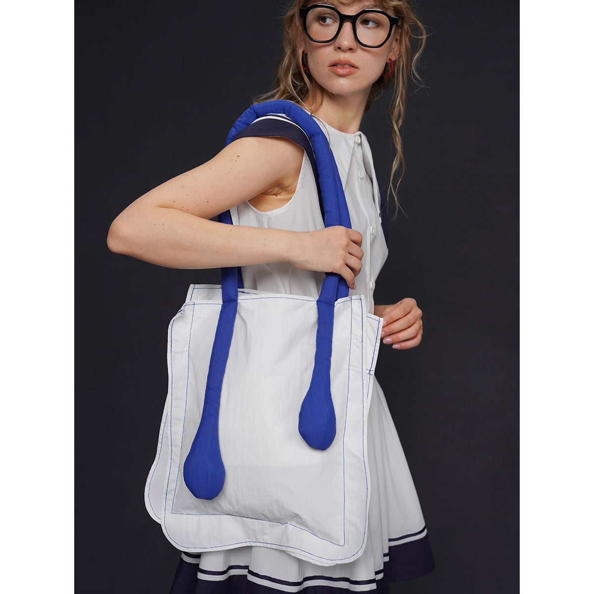 船乗り少女のトートバッグ