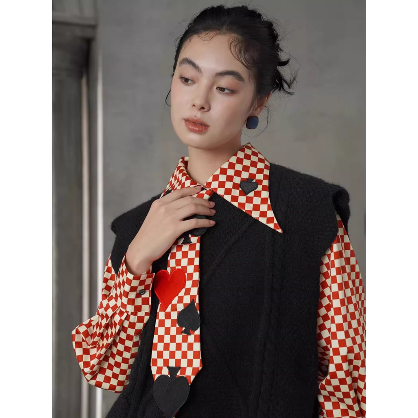 トランプのマークの刺繍ブラウス - Checked