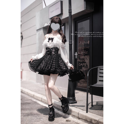 夜曲を奏でるお嬢様のフリルトップスとコルセットスカート