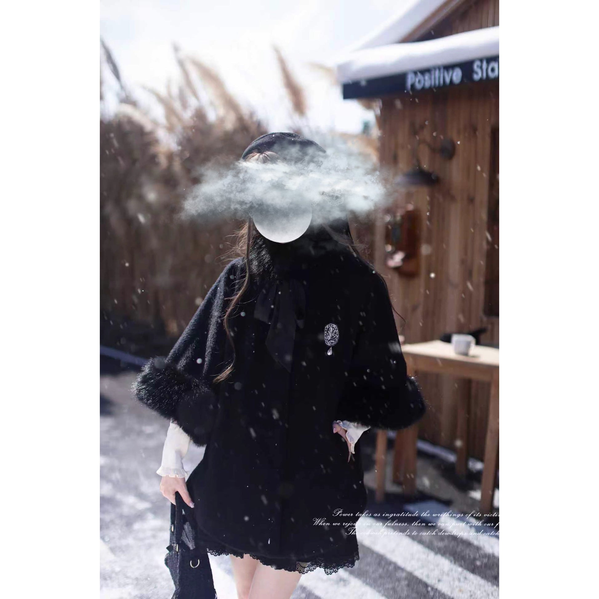 漆黒のお嬢様のウールケープコート