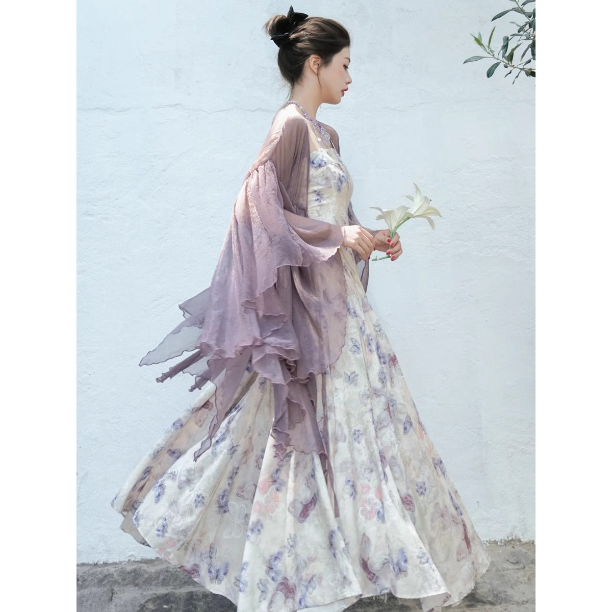 蝶々と花の水彩画キャミソールワンピースとシフォンカーディガン