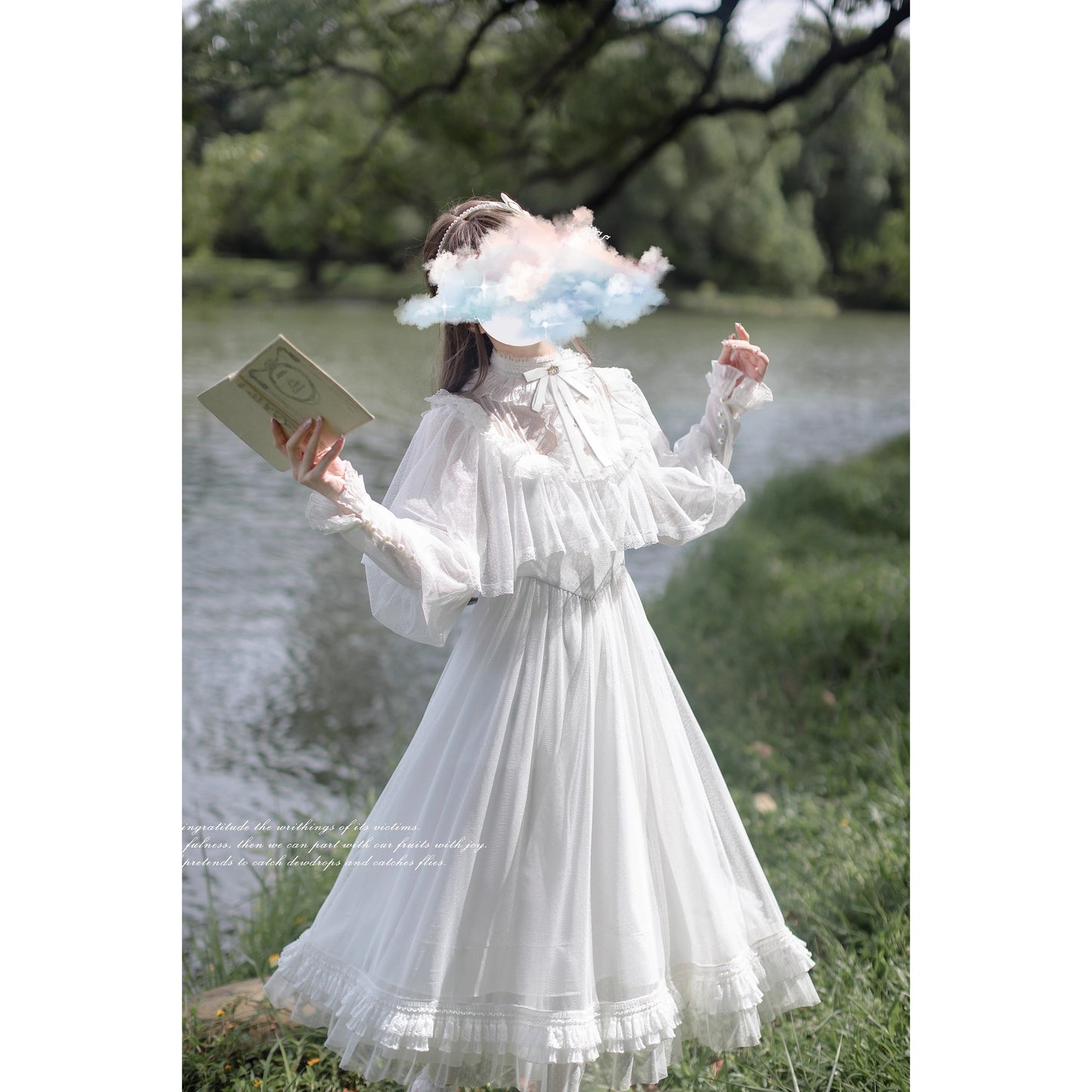 純白のお嬢様のチュールケープワンピース