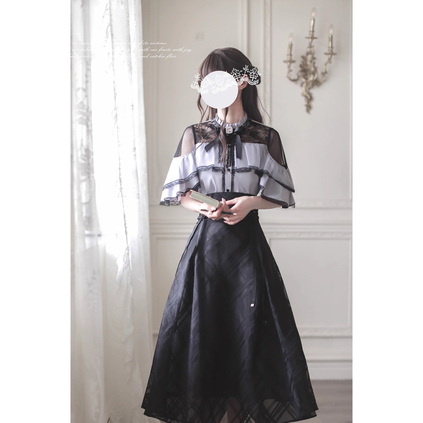 夜会の令嬢のケープトップスとコルセットスカート