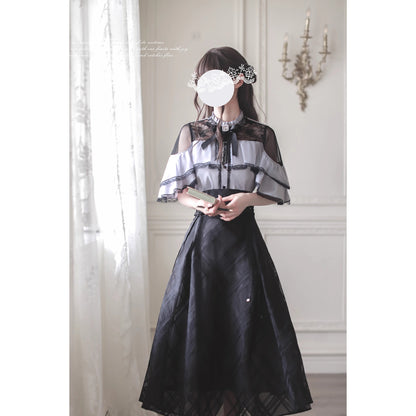 夜会の令嬢のケープトップスとコルセットスカート