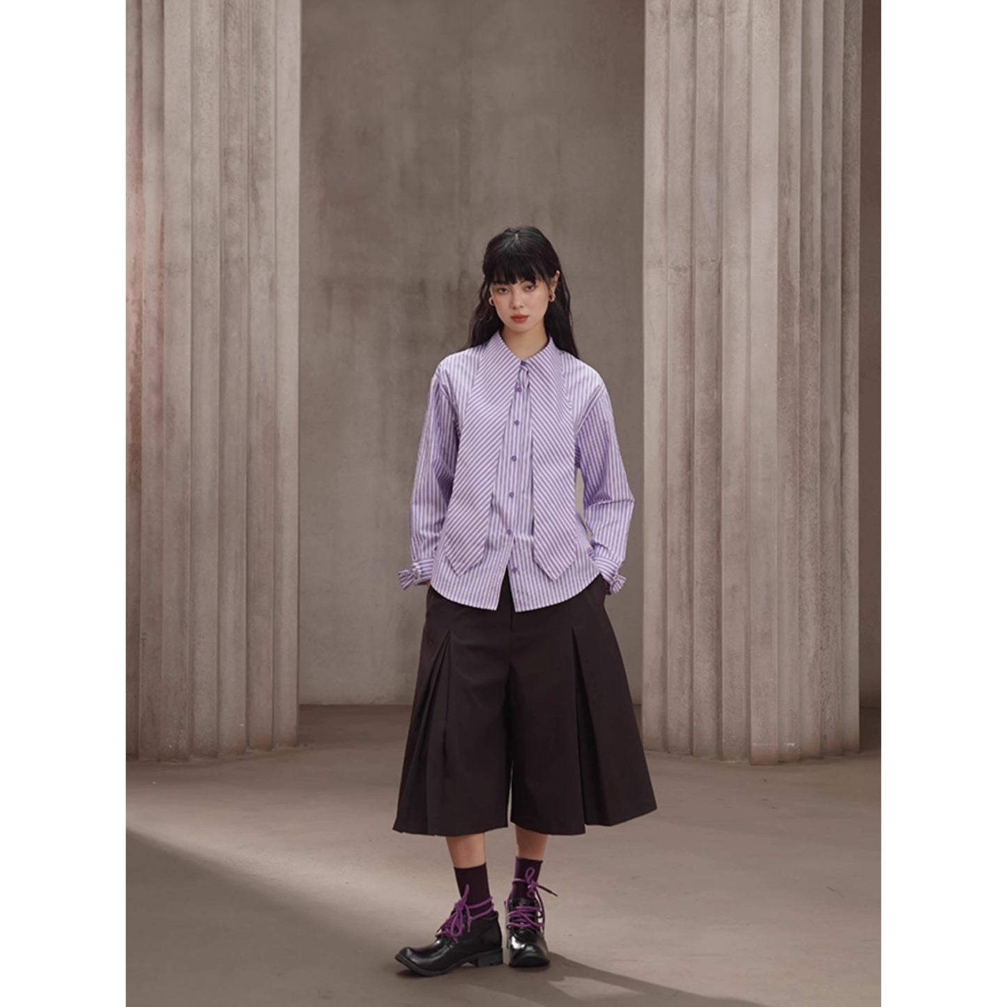 薄紫の縦縞ストライプブラウス