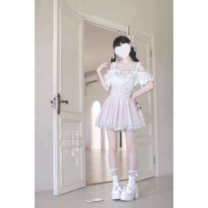 桃色のお嬢様のフリルトップスとコルセットスカート