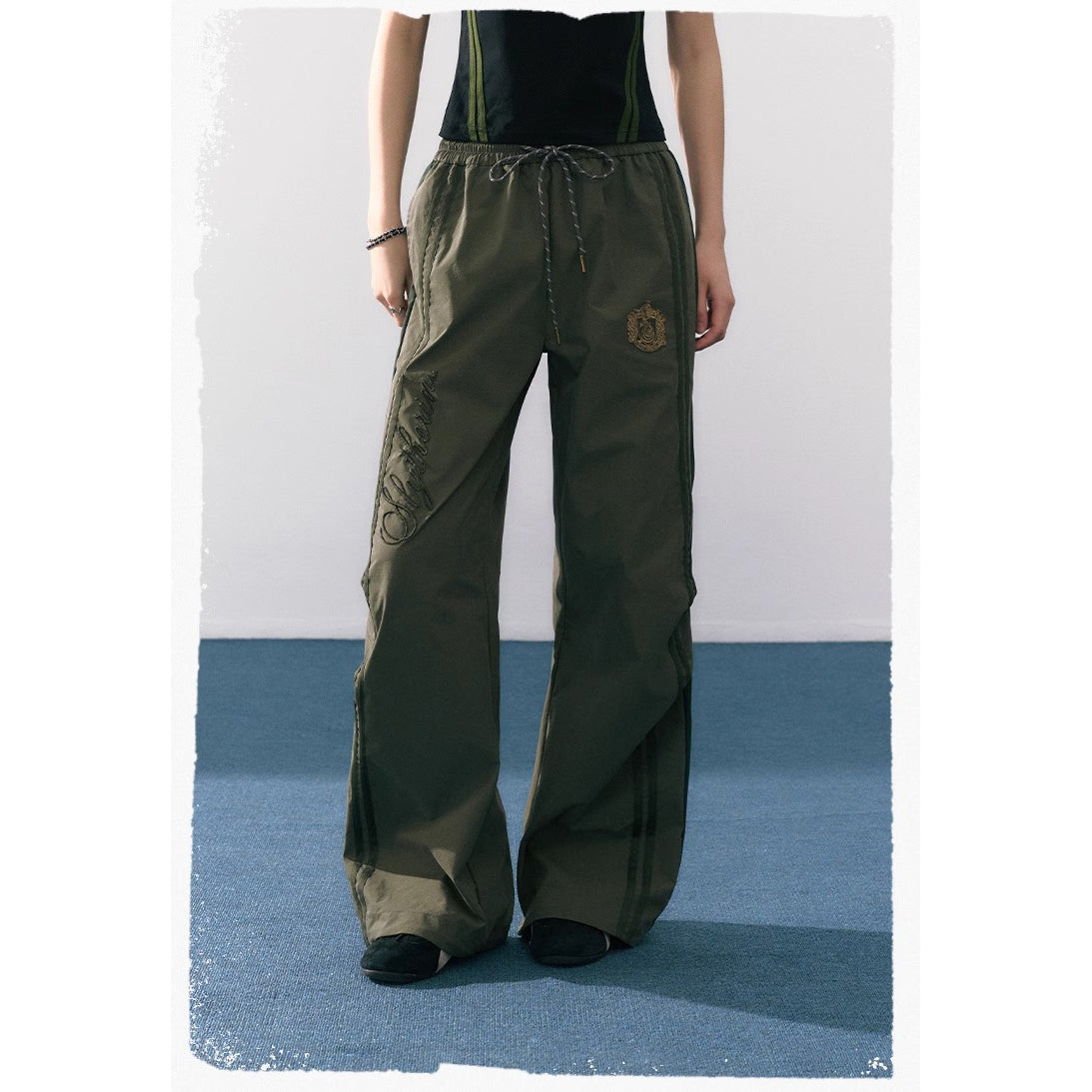 魔法学校のポロシャツと刺繍ロングパンツ