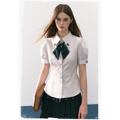 魔法学校の刺繍ジャンパースカートとブラウスとリボンタイ