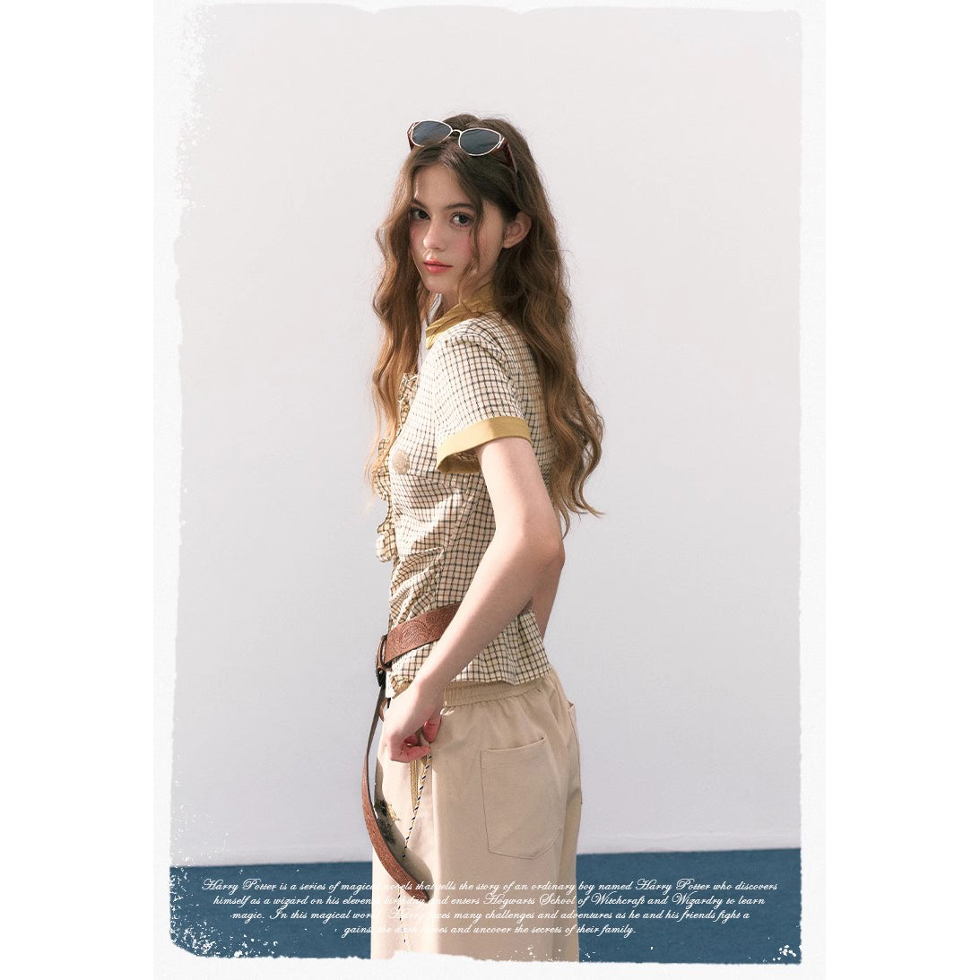 魔法学校のフリルチェックブラウス