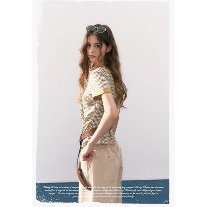 魔法学校のフリルチェックブラウス