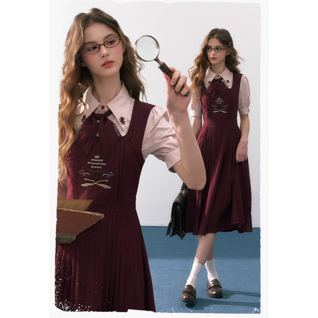 魔法学校の刺繍ジャンパースカートとブラウスとリボンタイ