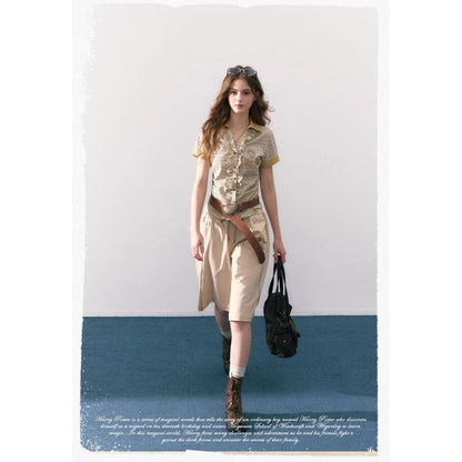 魔法学校のフリルチェックブラウス