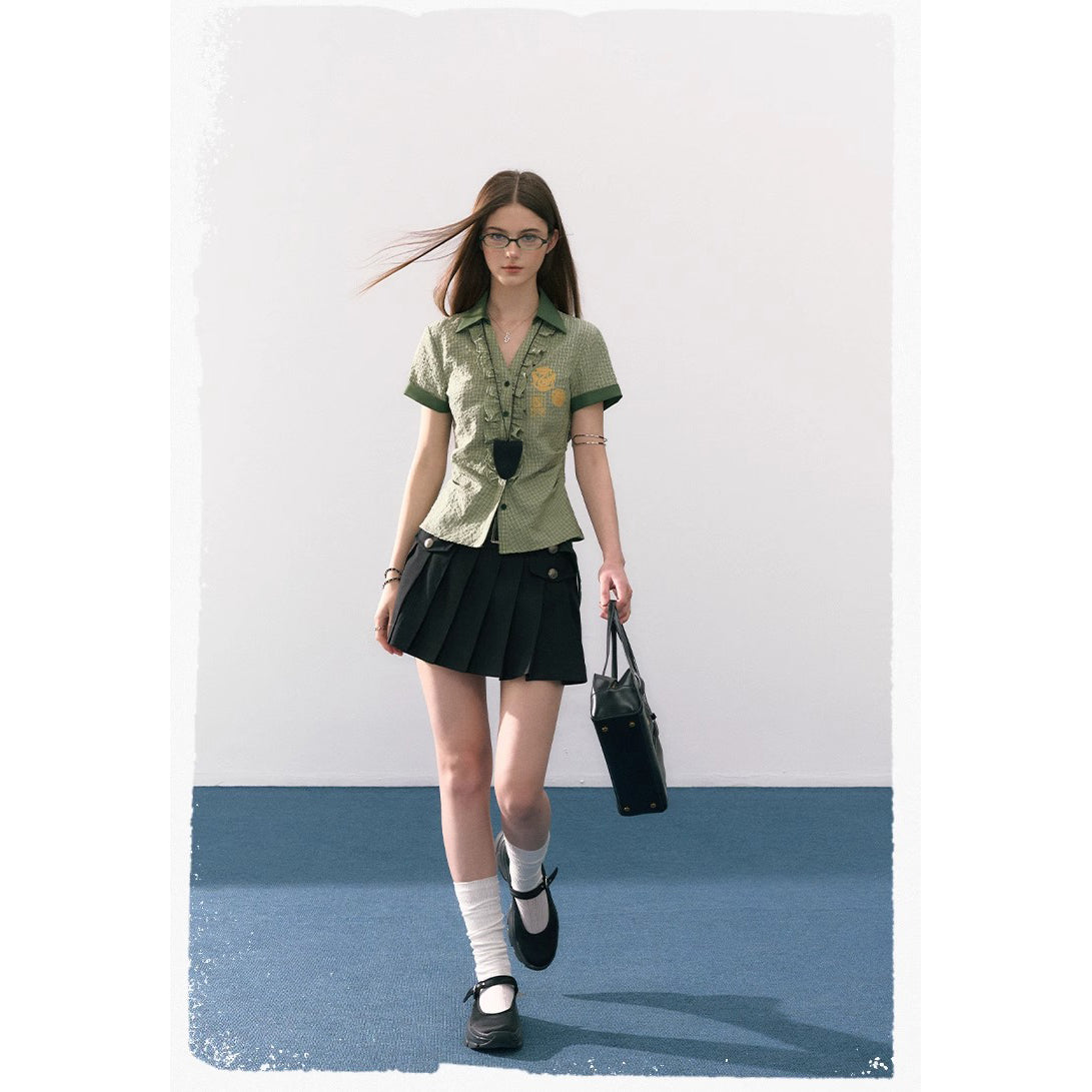 魔法学校のフリルチェックブラウス